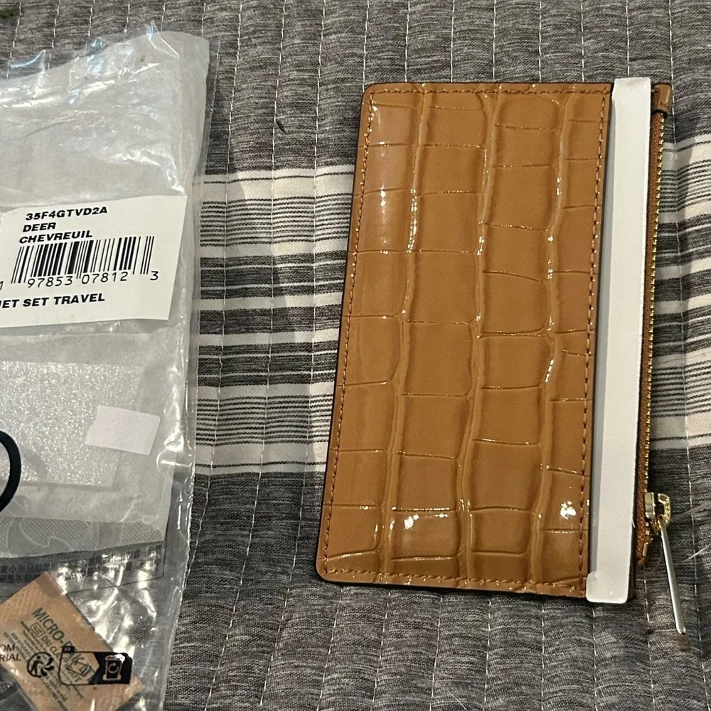 Michael Kors Camel Card Holder - Picture 7 of 7